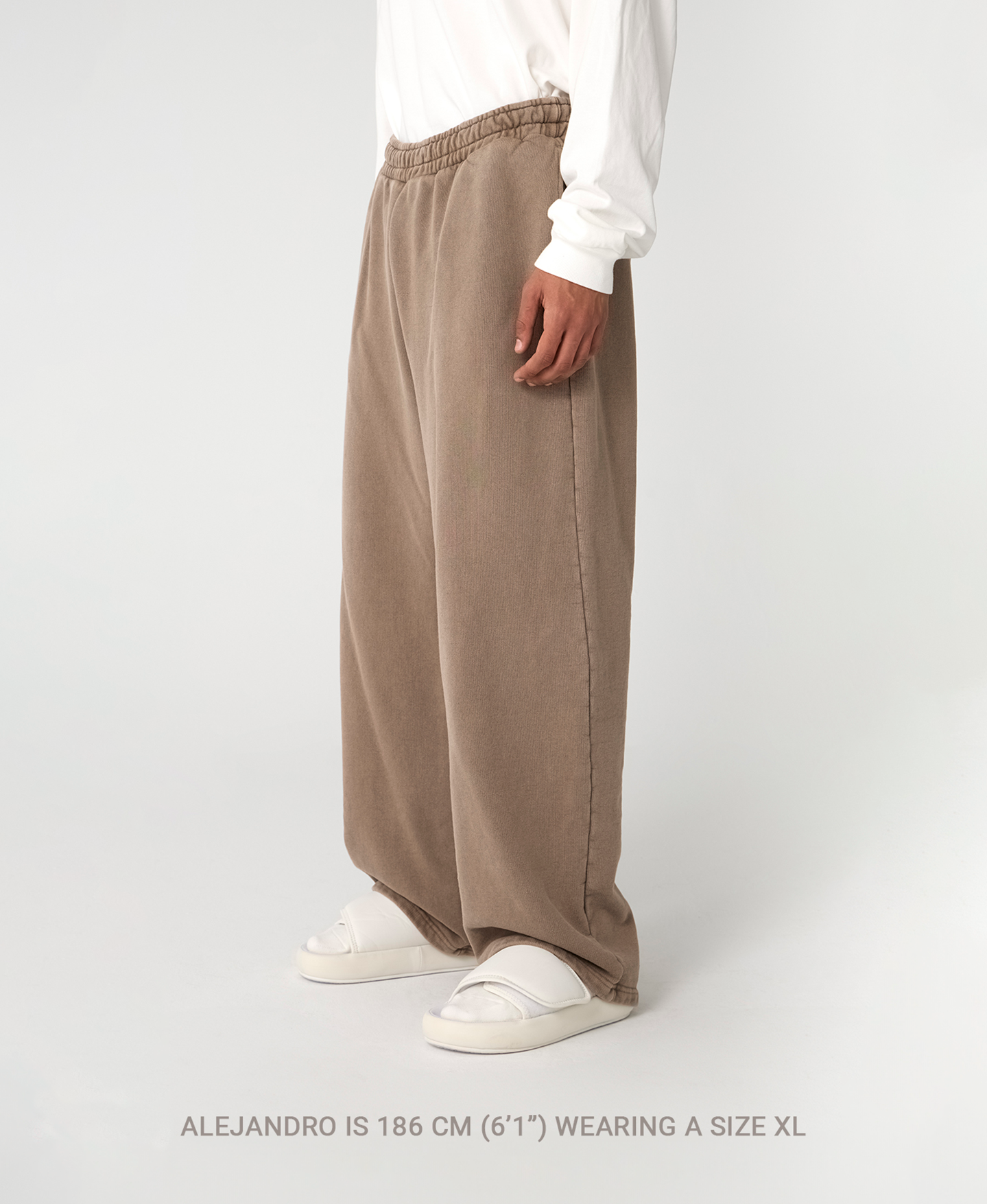 600 GSM 'Anthracite' Straight-leg Pants